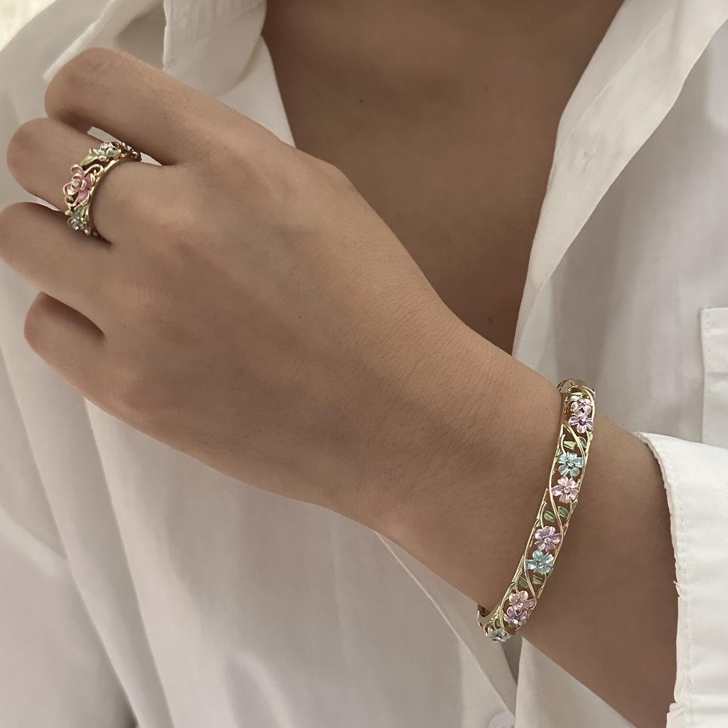 Elegant Flower Pattern Enamel Open Bracelet for Women Trendy Gold Plated Cloisonne Flowers Bangle Ring Charms Party Jewelry