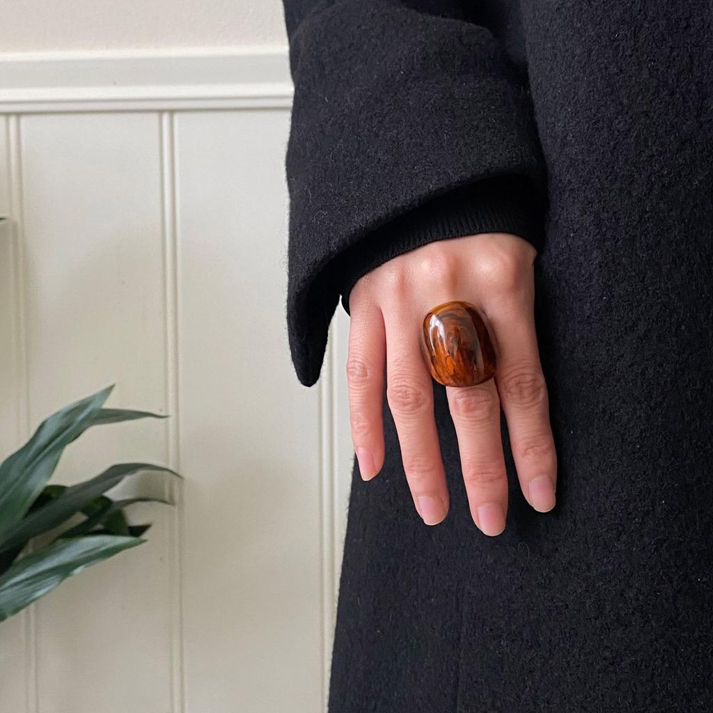 Fashionable Brown Resin Ring Durable Brown Resin Ring Adornment for Young Women Who Embrace Individuality