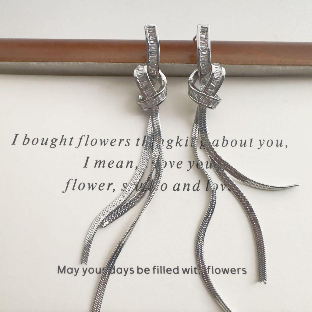 Трендовые серьги-кисточки 2024 года в стиле легкой роскоши премиум-класса: Уникальные женские клипсы и серьги-пусеты