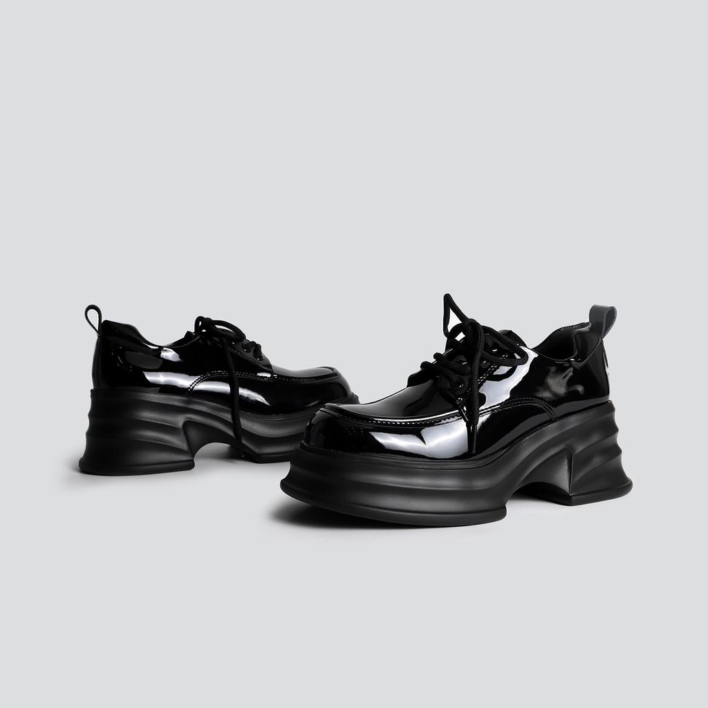 Корейская версия универсальных туфель на толстой подошве в стиле «сладкий ветер» однотонного цвета на толстом каблуке из маленькой кожи для женщин 2025 весна новые повседневные удобные туфли