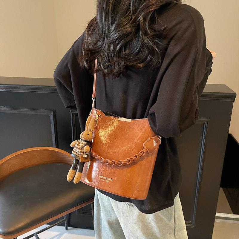 Premium Sense Niche Bag Women's Autumn and Winter 2025 New Retro Shoulder Messenger Bag Fashionable Women's Bucket Bag