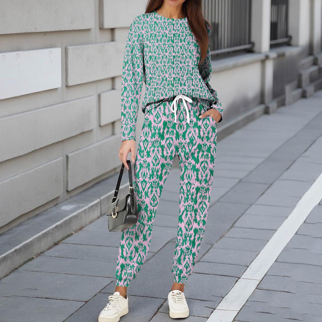 Комплекты для женщин из 2 предметов: футболки с круглым вырезом и длинным рукавом, принтованные спортивные брюки с карманами