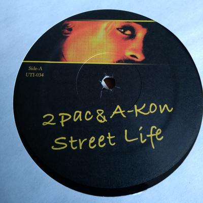 12-дюймовая пластинка 2PAC & AKON - Street Life / Keep On Callin UTI034 без лейбла Рэп и хип-хоп/R&B Б/У