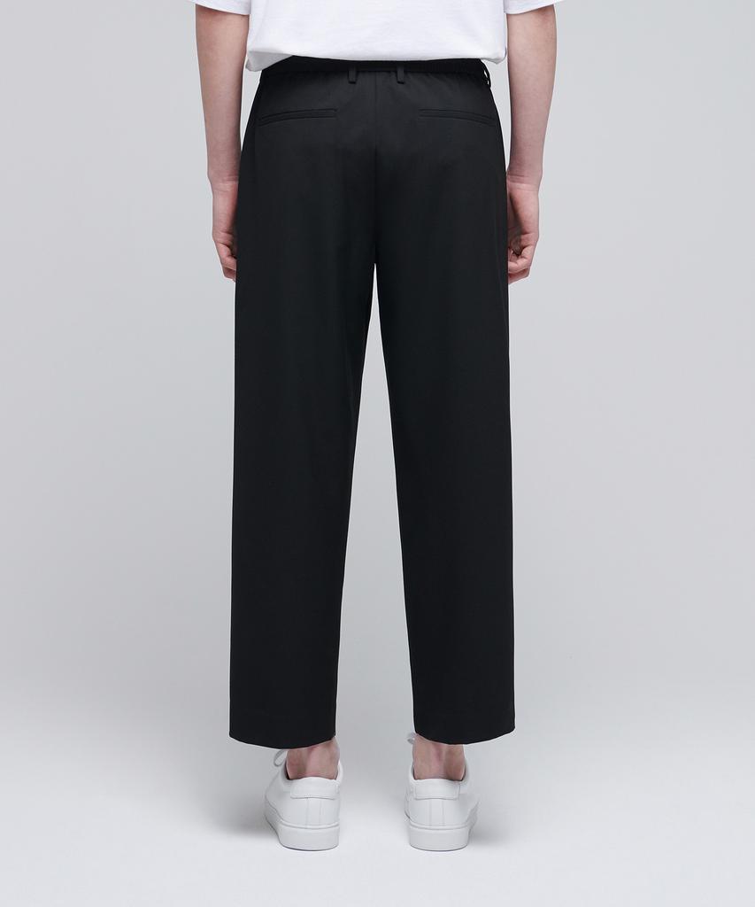 MUSINSA STANDARD Lightweight Wide Drawstring Banded Crop Slacks [Black]