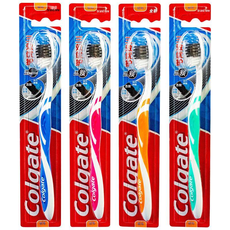 Colgate Зубная щетка с мягкой щетиной тройного действия
