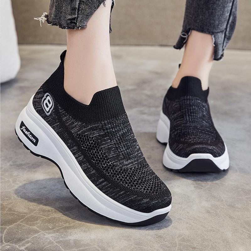 Модные женские кроссовки на танкетке, сетчатые дышащие женские лоферы слипоны на платформе, вулканизированная обувь для женщин, спортивная женская обувь