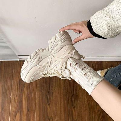 Популярные кроссовки папы увеличивают рост модели осень 2025 новые туфли на высоком каблуке универсальные маленькие черные кроссовки на платформе маффины женские