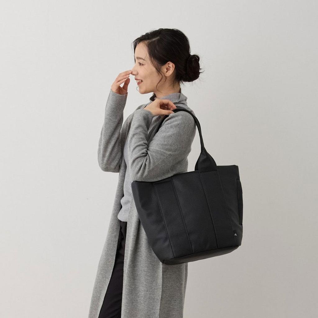 1323 A4 Отдельно стоящая горизонтальная сумка-тоут из искусственной кожи SN MEDIUM gentry [Rootote] (01 черный)