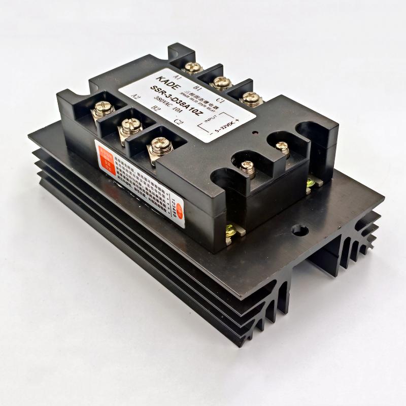 DC 5-32V to AC 380V 10A Трехфазное твердотельное реле SSR с черным радиатором