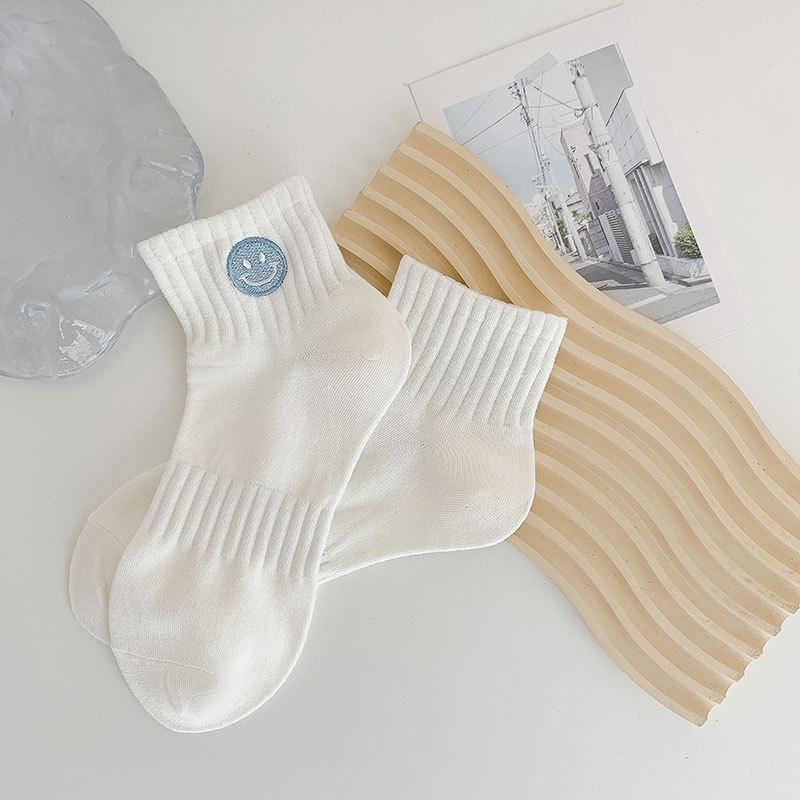 Женские спортивные носки до середины икры в корейском стиле с вышивкой в виде смайлика - Устойчивые к запаху и влагопоглощающие