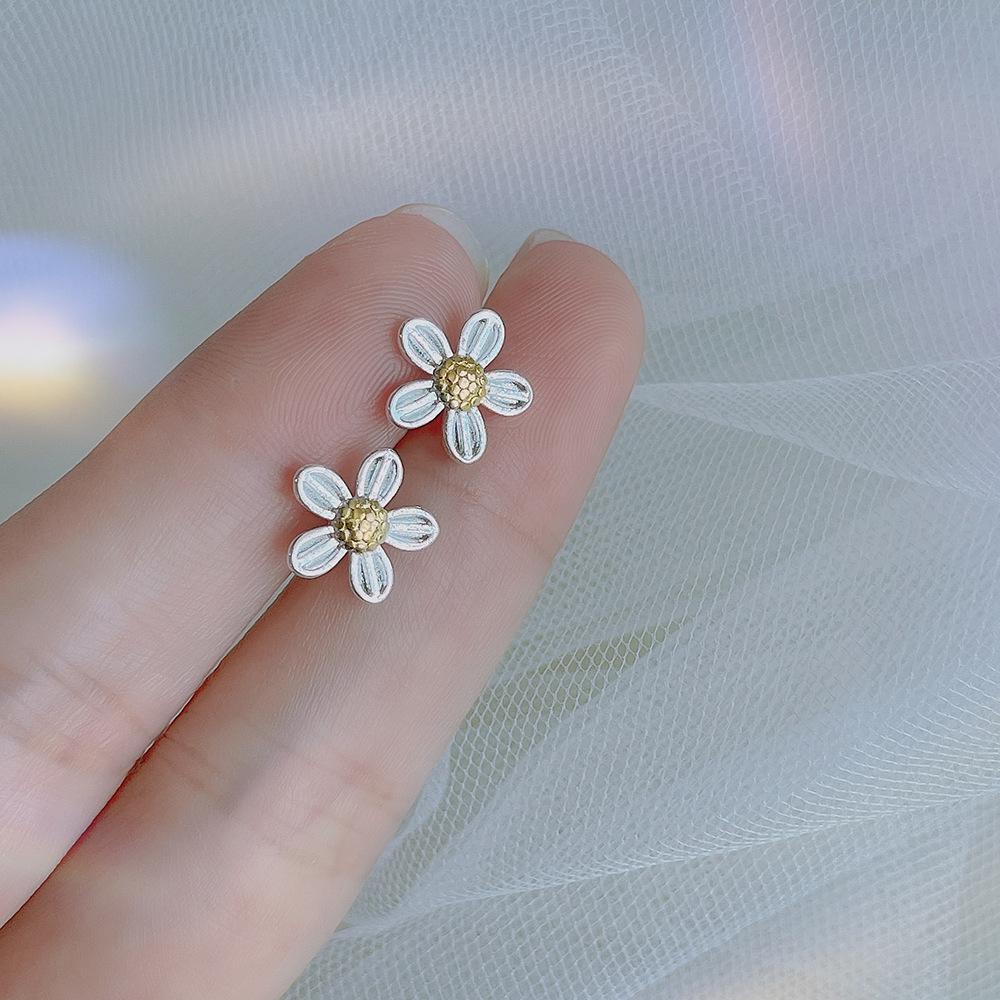 Sakura Stud Earrings Women's Simple and Small Flower Earrings Temperament Can Wear Mini Invisible At Work