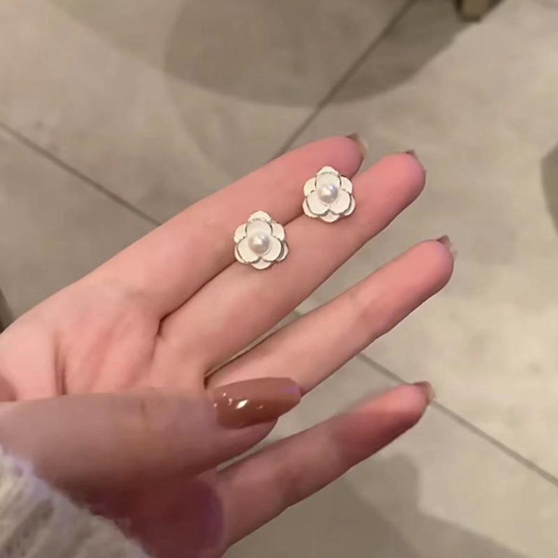Серьги White Camellia Light Luxury, новые женские серьги высокого качества, стильные, для студентов, подарок на день рождения, аксессуары