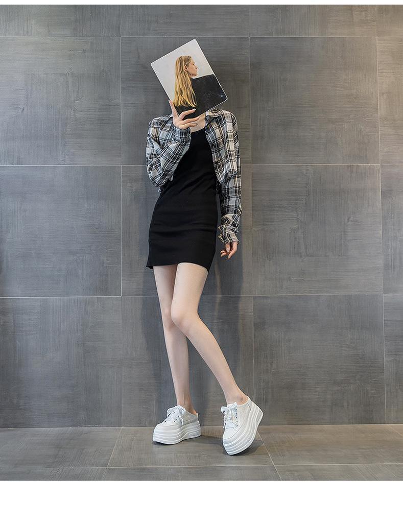 Летние женские белые тапочки Baotou на толстой подошве 2025 года: Элегантная, удобная, увеличивающая рост повседневная обувь