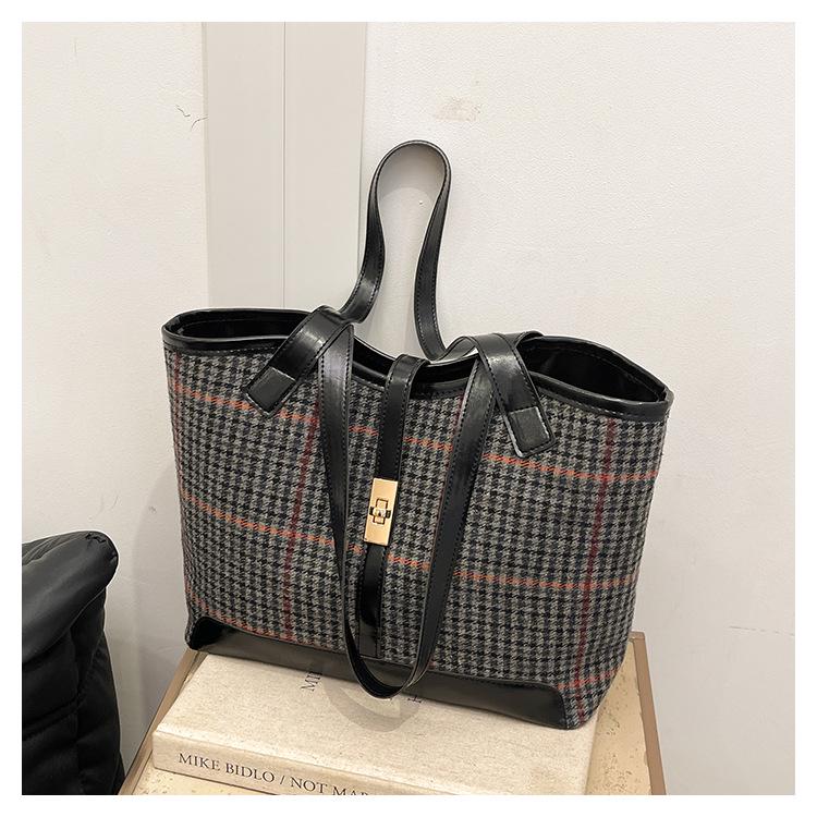 Шерстяная модная сумка-тоут: Вместительная наплечная сумка для осени/зимы 2024