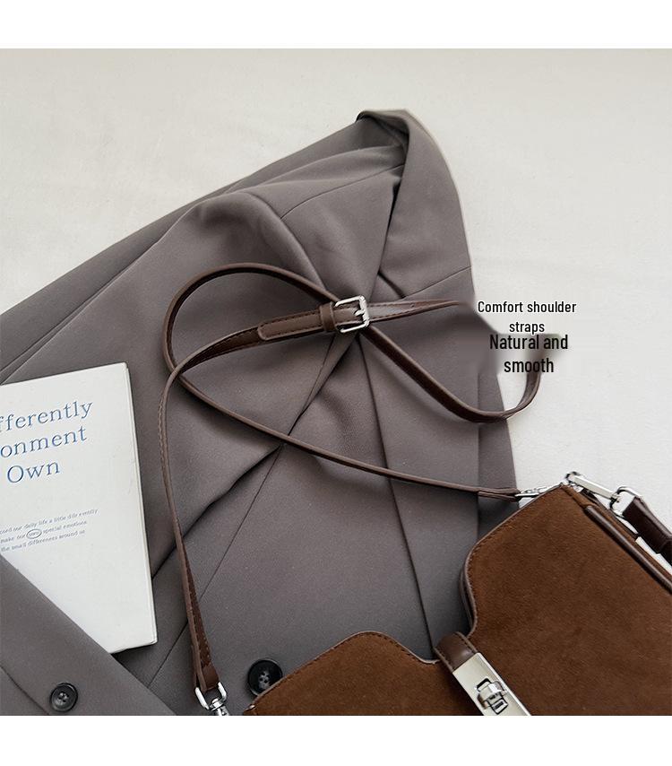 Винтажная матовая минималистичная сумка кроссбоди на плечо большой вместимости 2025