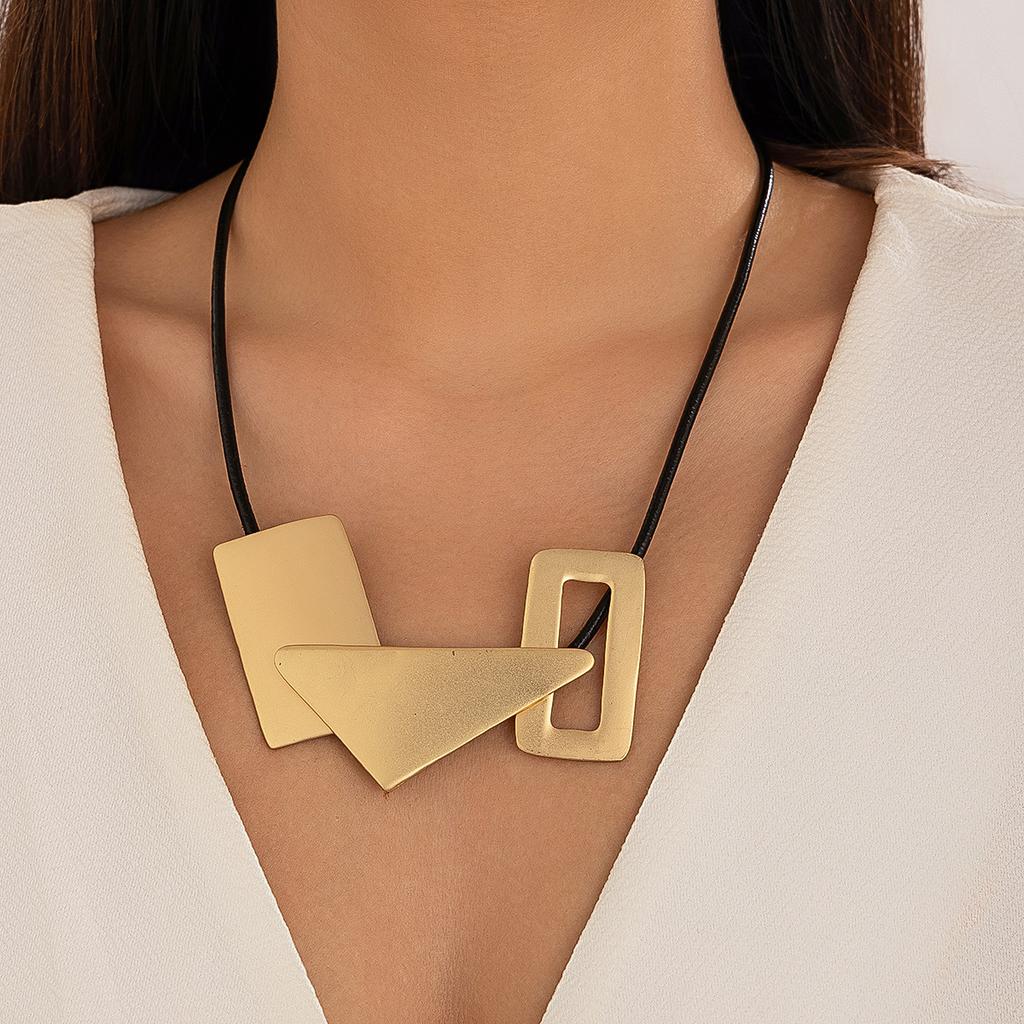 Ожерелье в стиле ins с преувеличенными геометрическими узорами, персонализированное полое колье из матового металла