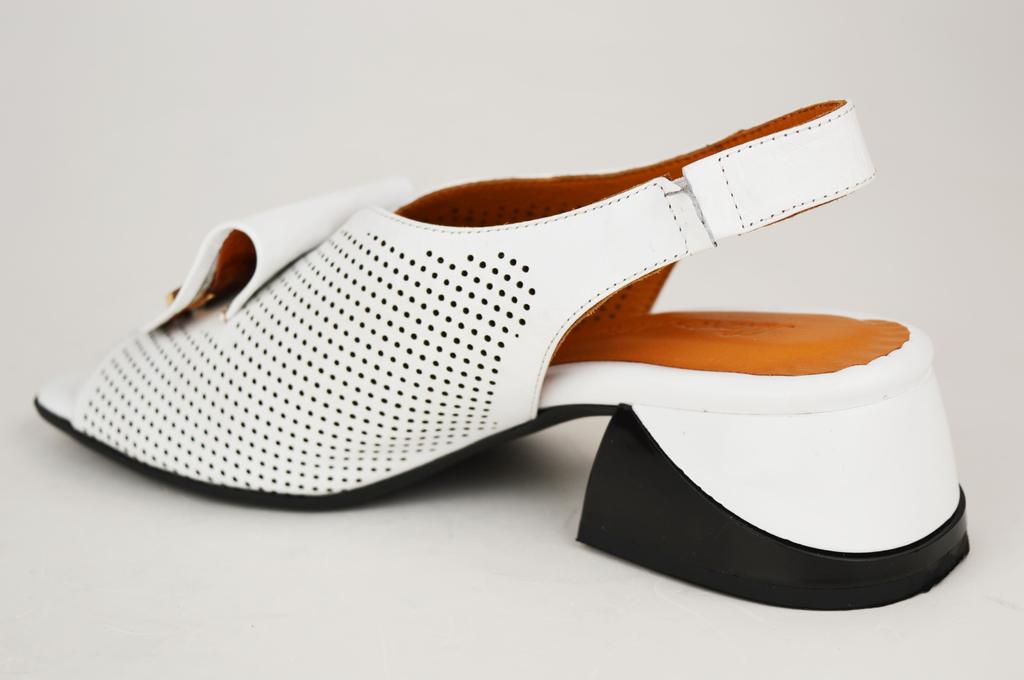 Босоножки перфорированные Mario Muzi 1531604 36 Белые кожа