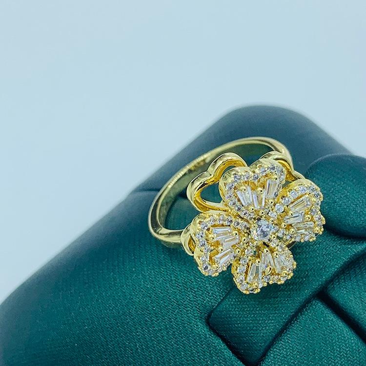 Ожерелье из титановой стали с четырехлистным клевером Haoshi: Элегантный, универсальный, высококачественный медный кулон