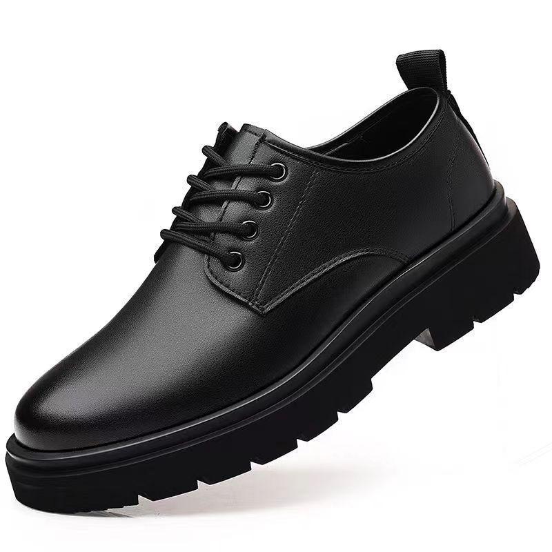 A Spring Big-headed Business Casual Leather Shoes with Laces and Soft Soles, Versatile Formal Wear, Black Men's Leather Shoes.