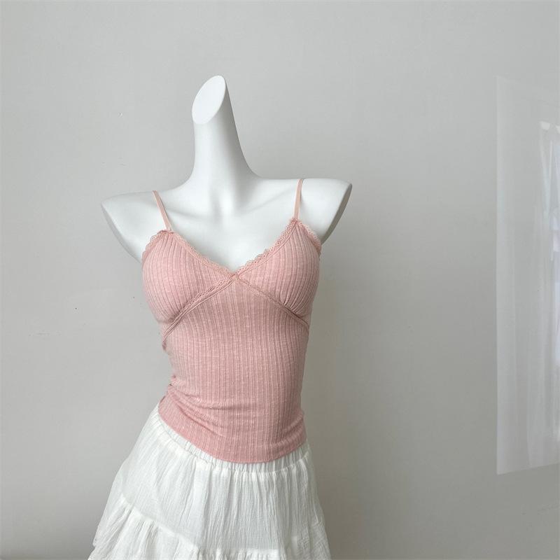 Элегантная кружевная майка с V-образным вырезом: Закрывает подмышечный жир, Встроенные чашечки, Красивый дизайн спины