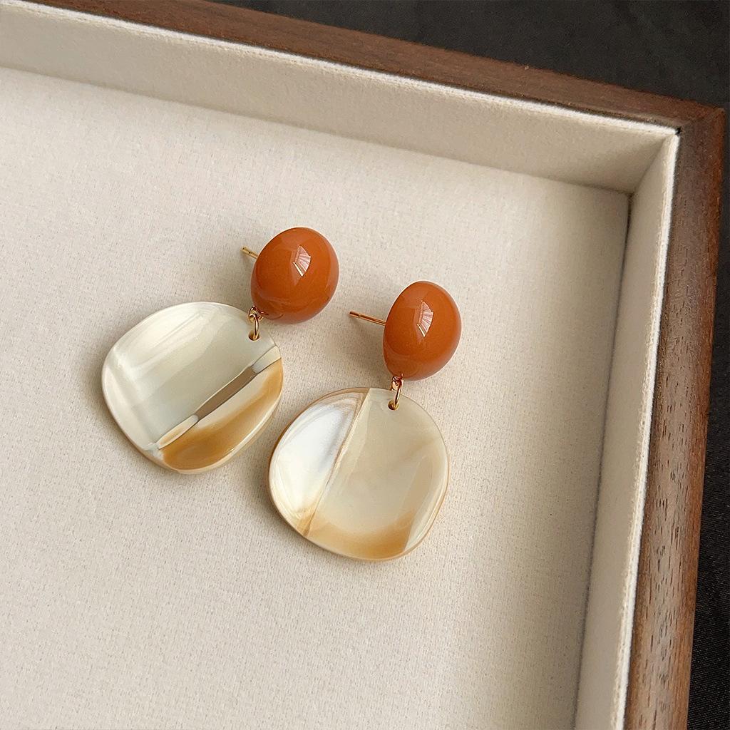 Винтажные серьги-кофе Maillard Женские серьги с литературным темпераментом Акриловые серьги-мазки Нишевые Высококлассные Осенне-зимние серьги