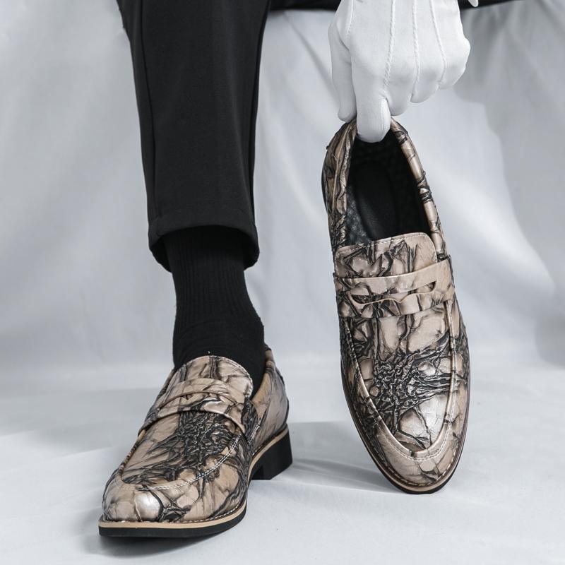 Fashion Classic Men Business Loafers Black Gold Men Casual One-foot Comfortable Fashionable Small Leather Shoes Social Shoes Size 38-46