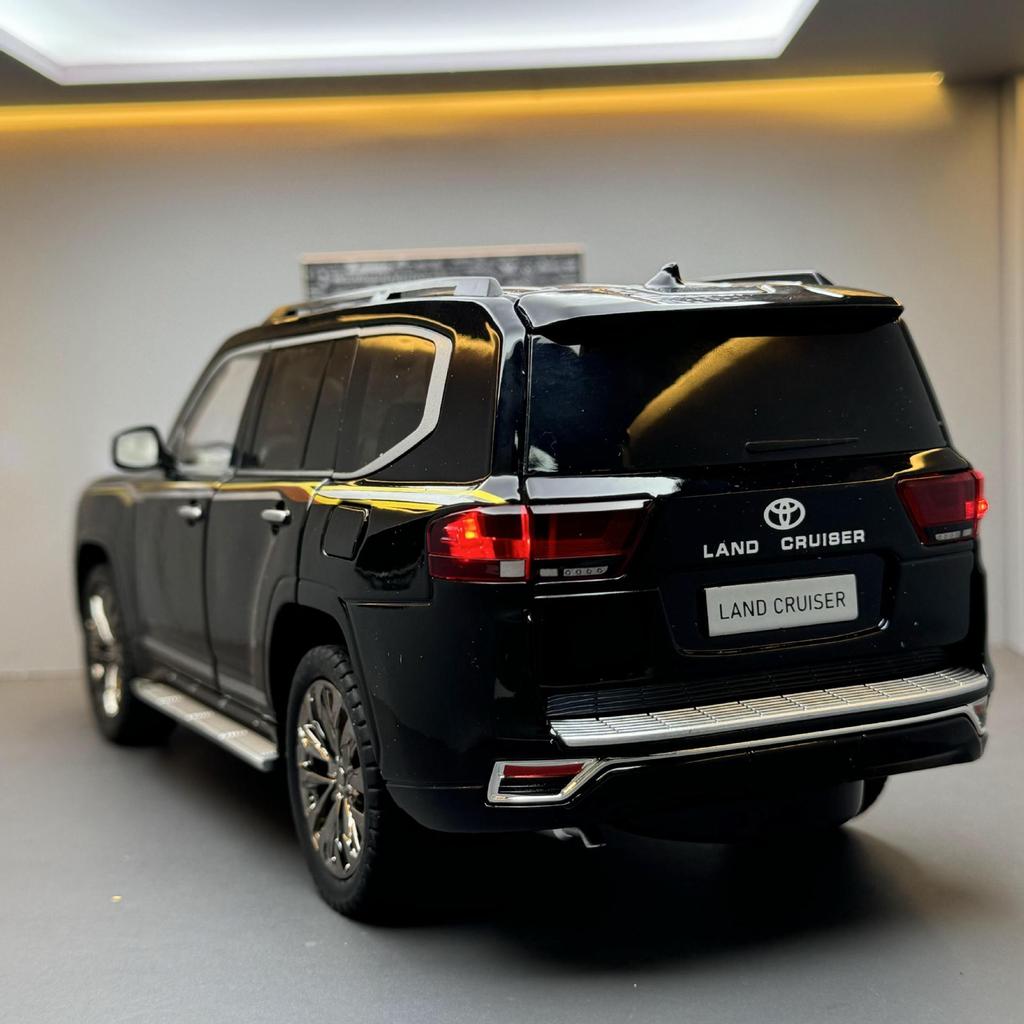 Большой размер 1/18 Toyota Land Cruiser LC300 ZX Металлическая модель автомобиля Diecasts Металлический Внедорожник Модель автомобиля Звук Свет Игрушка для детей Подарок