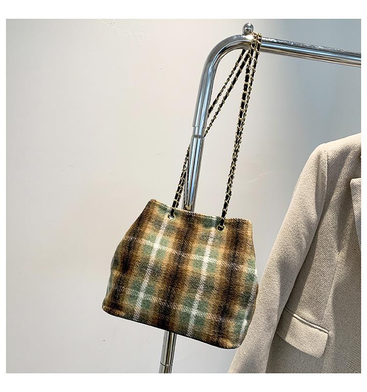 Корейская версия большой вместительной сумки подмышкой женская сумка весна 2024 новая шерстяная клетчатая сумка-тоут сумка через плечо