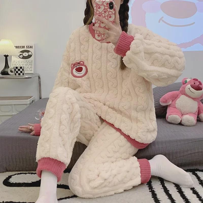 Women's Winter Velvet Pajama Set: Thick, Warm, Long-Sleeve Floral Design