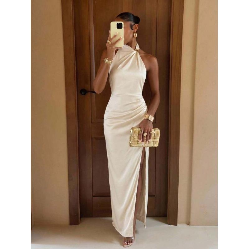 Glossy satin metal decorative neck, waist pleated, tight, hip-wrapped and split-ended long dress