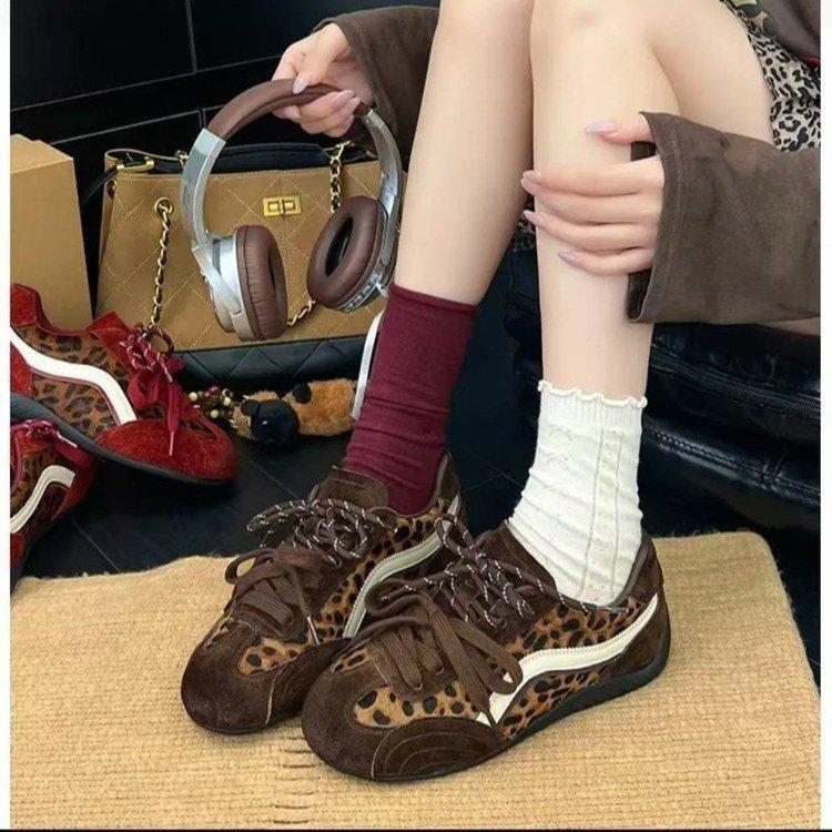 Версия из коровьей кожи 2025 осень новая красная кожа немецкие тренировочные туфли гоночные туфли женская спортивная и повседневная обувь обувь Форреста Гампа