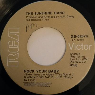 7-дюймовая пластинка SUNSHINE BAND - Rock Your Baby / S.O.S. XB02070 RCA Victor, T.K 1976 Канада Соул/Фанк Б/У