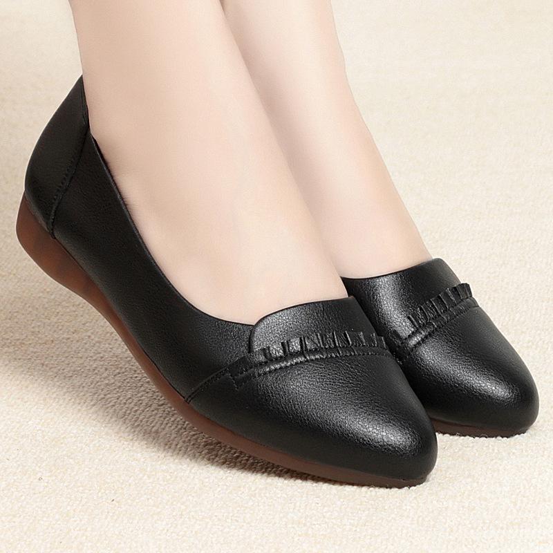 Обувь 2024 года, новые одинарные туфли для мам среднего и пожилого возраста, мягкая подошва, мягкая поверхность, женская кожаная обувь, женская обувь с плоским дном