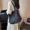 Женская сумка большой вместимости новая 2025 модная простая повседневная сумка-мессенджер на плечо для поездок на работу, тканевая сумка-тоут однотонного цвета