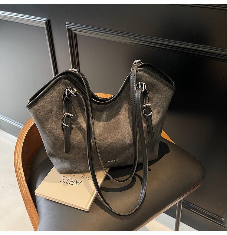 Вместительная сумка подмышку женская новая модная ретро сумка через плечо нишевая универсальная сумка-тоут для通勤