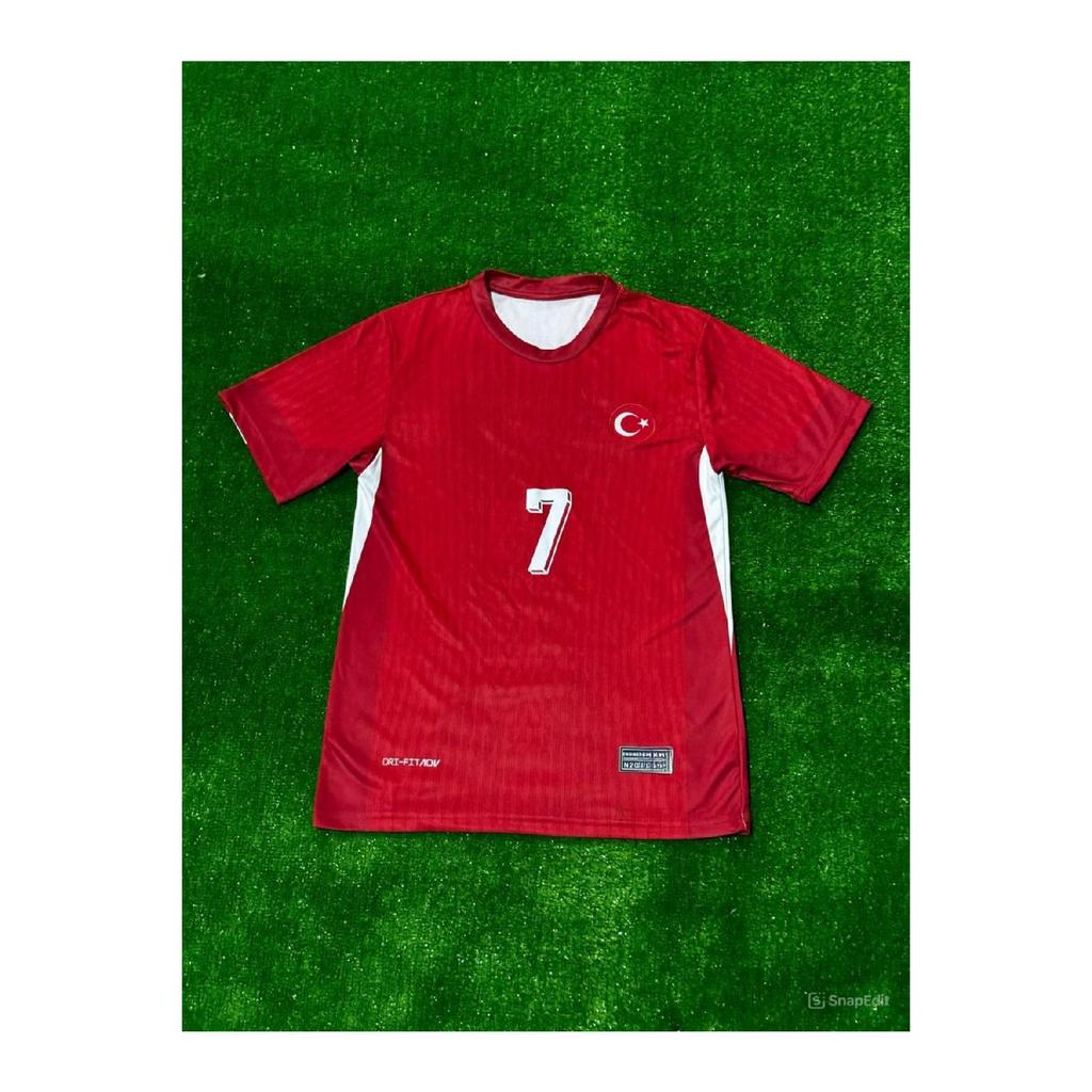 Турция Керем Актрколу Евро-2024 Чемпионат Европы красная майка