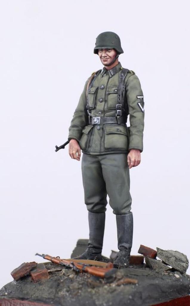 The Body 1/35 WWII 22nd SS Volunteer Cavalry Division Maria Theresa Soldier 2 Resin Kit TBO35230 (person)