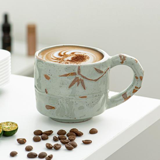 Керамическая кофейная чашка ручной работы с тисненым узором «роза и бамбуковый лист», кружка 290 мл, деревенская текстурированная кружка, подходит для микроволновой печи, штабелируемая, подарок для любителей кофе