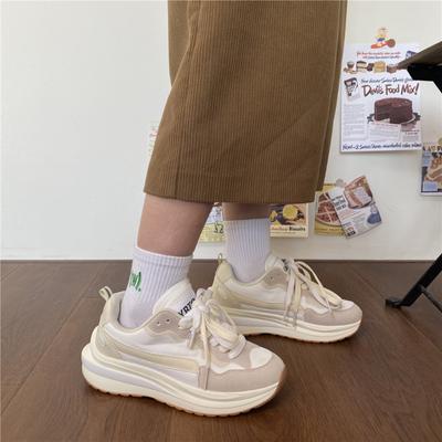 Корейская версия модной женской обуви 2024 года, весна-лето, новый стиль, универсальные и удобные повседневные кроссовки на толстой подошве для женщин