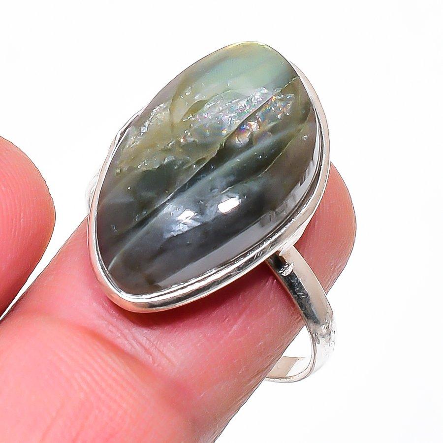 Кольцо из серебра 925 пробы с натуральным лабрадоритом, размер 9, s3m39