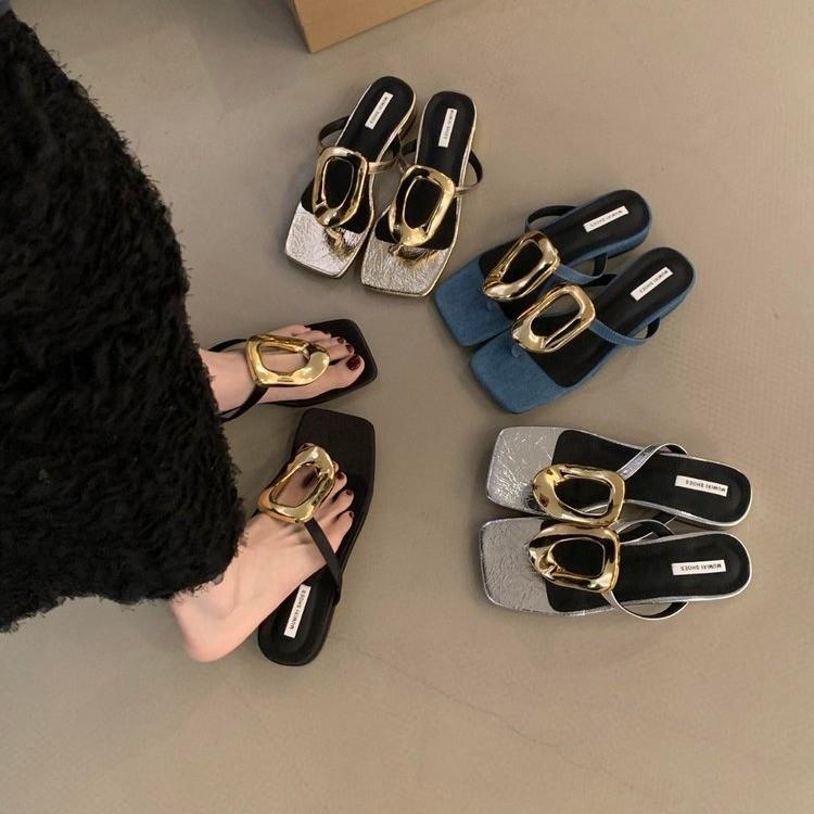 Нишевые металлические квадратные пряжки, тапочки для ног, женская летняя обувь 2025, новые повседневные шлепанцы на плоской подошве с квадратным носком, холодные тапочки