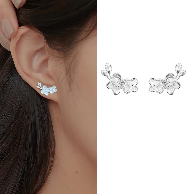 Серьги-гвоздики с матовыми цветами, милые литературные супер-феи, милые девушки, романтические серьги с цветущей вишней, ветки, листья, цветки сливы, серьги-гвоздики