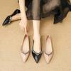 Темпераментный остроносый французский стиль красивые не устающие ноги туфли-лодочки женские 2025 осень новые на плоской подошве женские туфли черные туфли с открытым верхом