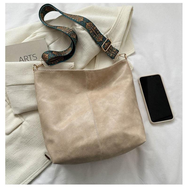 Large Capacity Ladies Bag Summer New Wide Strap One Shoulder Messenger Bag High End Texture Commuter Bucket Bag