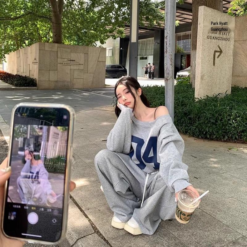 Женский осенний спортивный костюм в корейском стиле: Свободный крой и стройнящие брюки с широкими штанинами, комплект из двух предметов - Модный тренд инфлюенсеров.