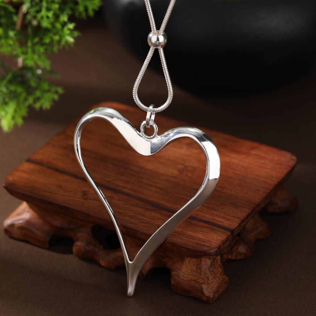 Новое полое преувеличенное ожерелье с длинной подвеской в виде любви, женский полый универсальный длинный кулон в форме сердца