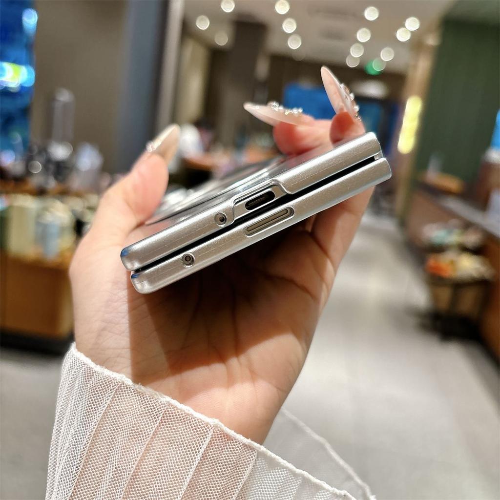 Luxury Metallic Silver Paint Frameless Magnetic PC Case for Samsung Galaxy Z Fold 8 Ultra 8 Z Flip 8 Thin Slim Shockproof Cover