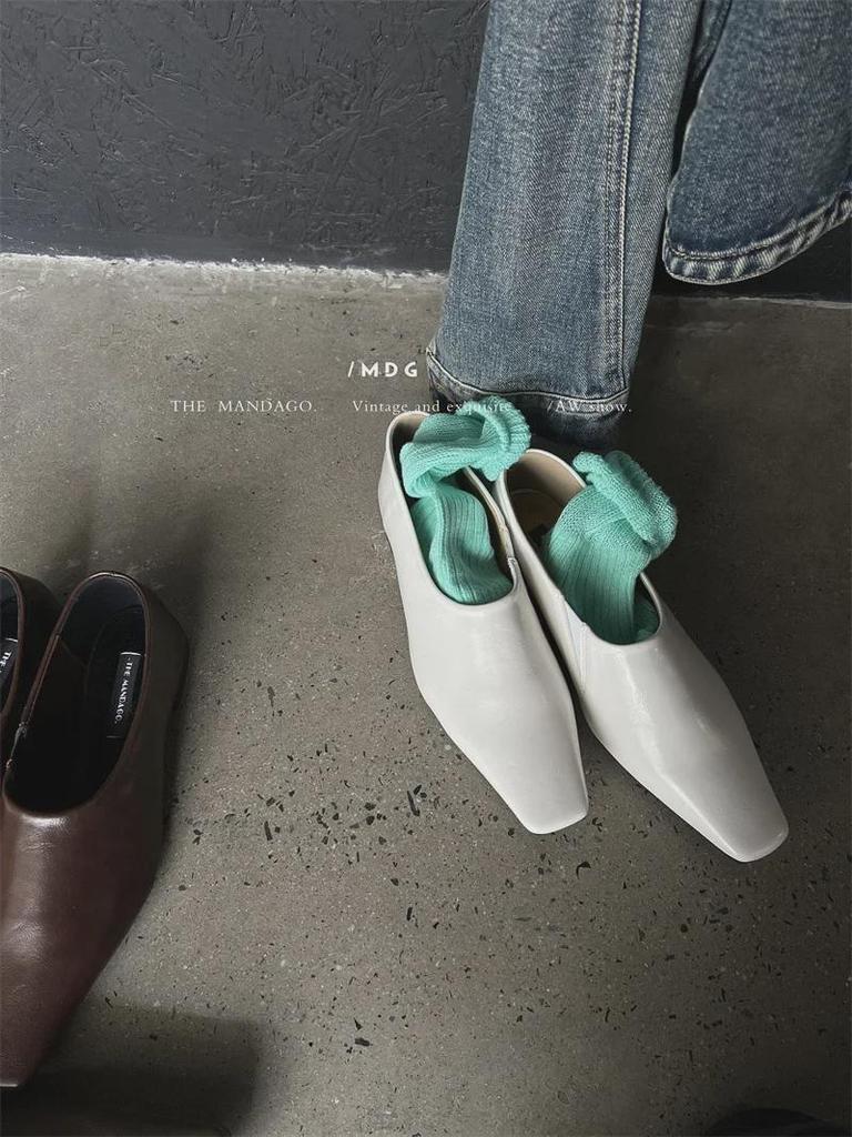 Туфли из мягкой кожи на квадратном каблуке в стиле ретро 2024 года