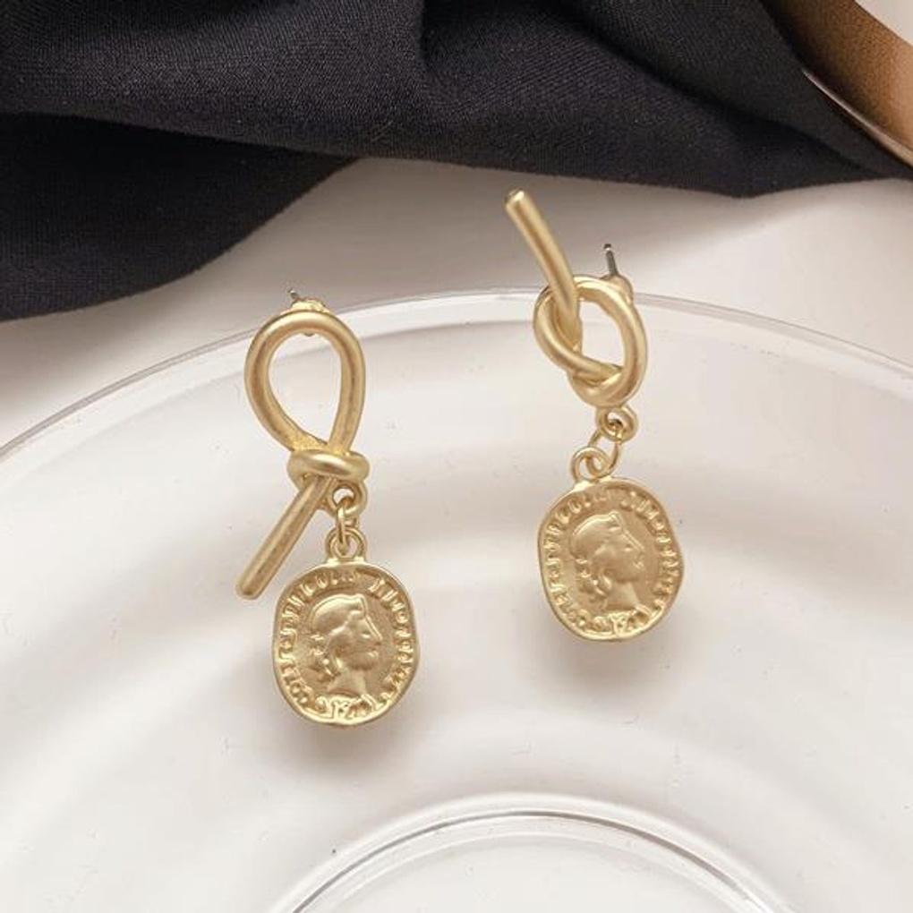 925 Silver Venus Matte Gold Earrings with Silver Needles