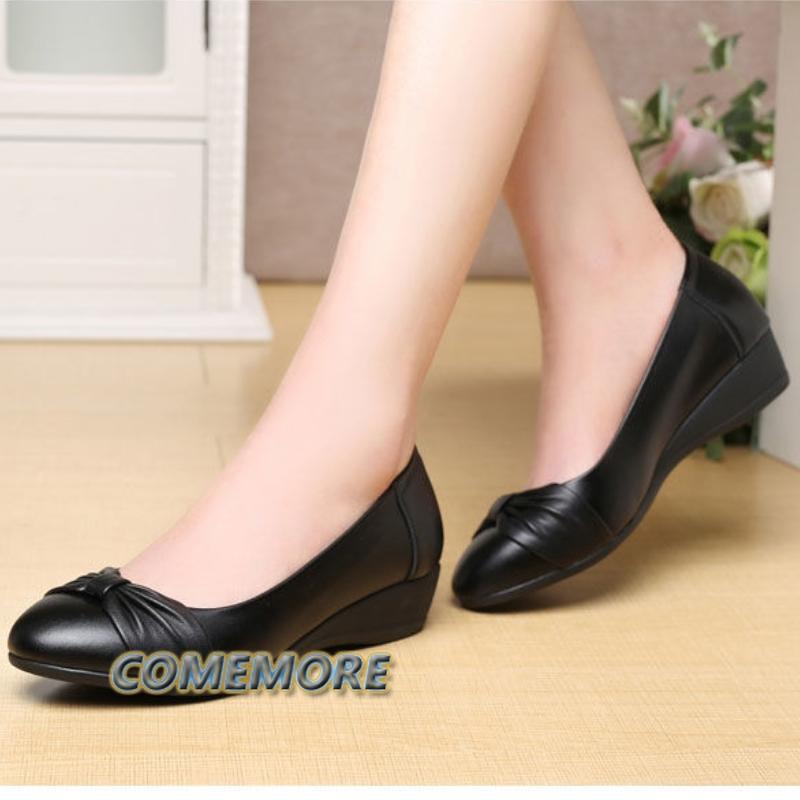 Модная женская обувь на плоской подошве, повседневная, легкая, удобная, из лакированной искусственной кожи, летняя, для студенток, 2024, новая мода, уличные лоферы, женские, осенние